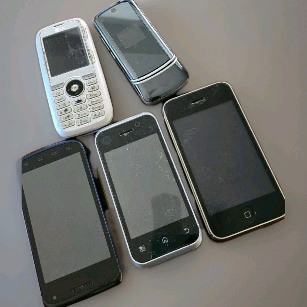 5 Phones Vintage Cell Phone Lot iPhone 3G Razr V3 Motorola Backflip LG